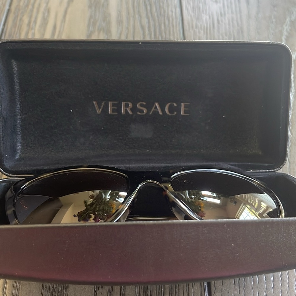 💎AUTHENTIC💎NWT Versace Women's dark brown 56mm Sunglasses w/box & case - Picture 4 of 9
